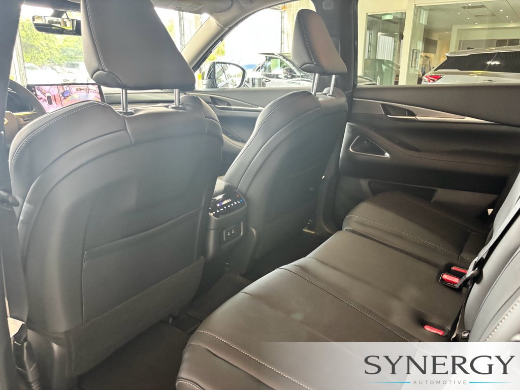 Certified 2027 INFINITI QX60 Luxe w/ Cargo Package FWD image 24