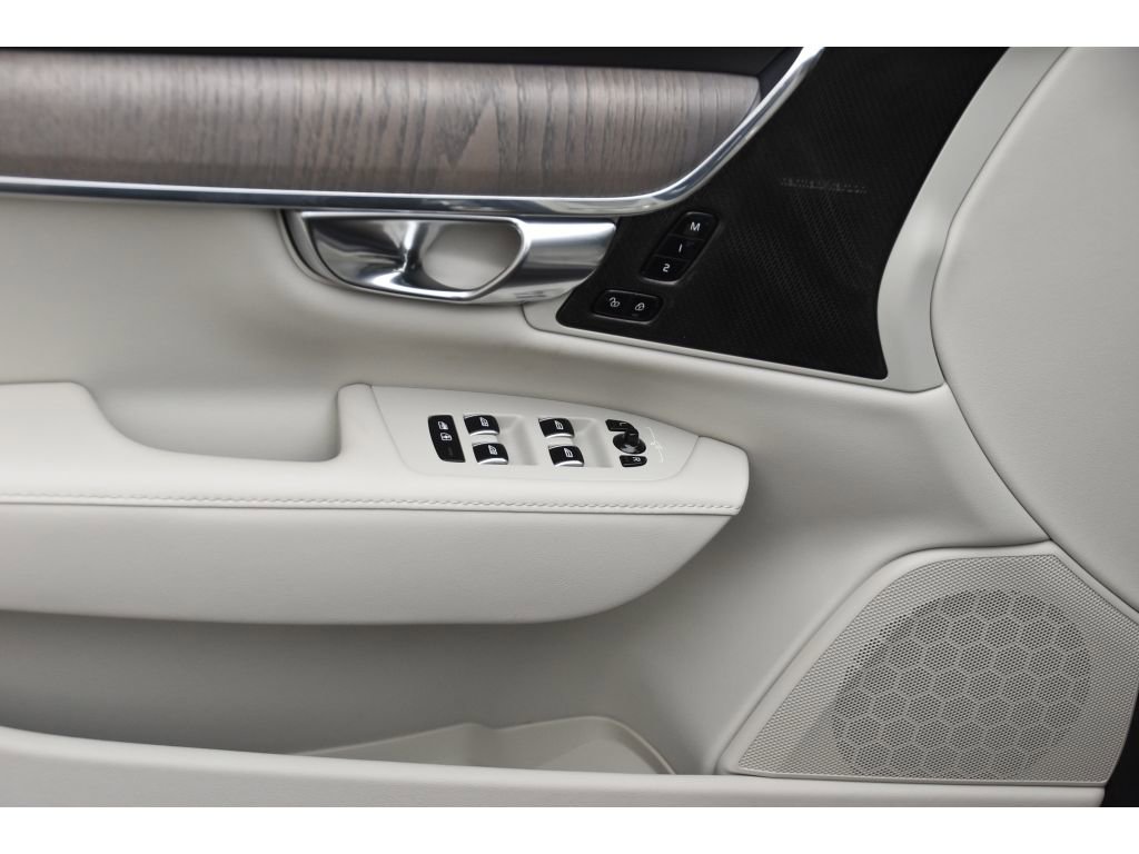 Certified 2025 Volvo S90 B6 Ultra image 27