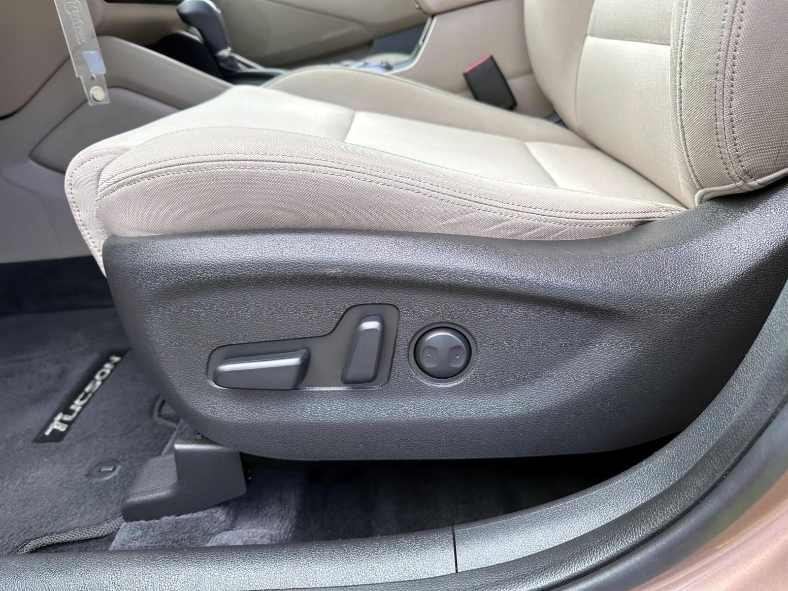 Used 2017 Hyundai Tucson SE w/ SE Popular Package 02 AWD/4WD image 10