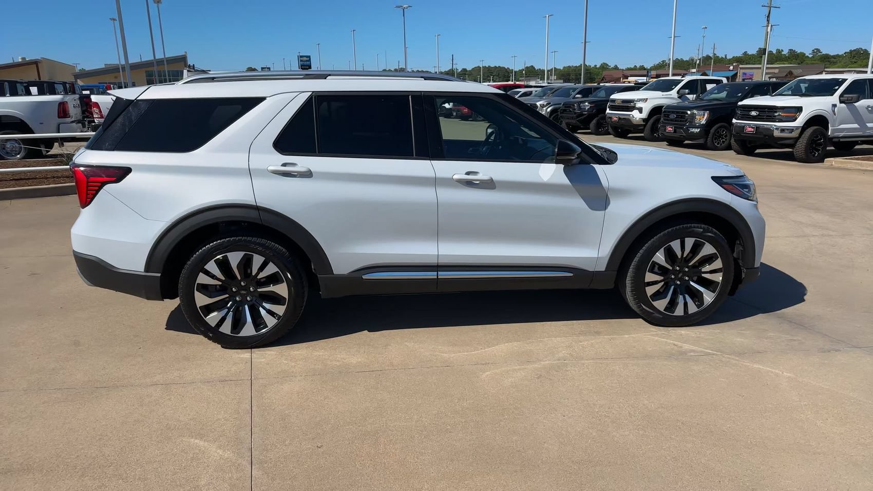 Used 2025 Ford Explorer Platinum w/ LUX Leather Package AWD/4WD image 2