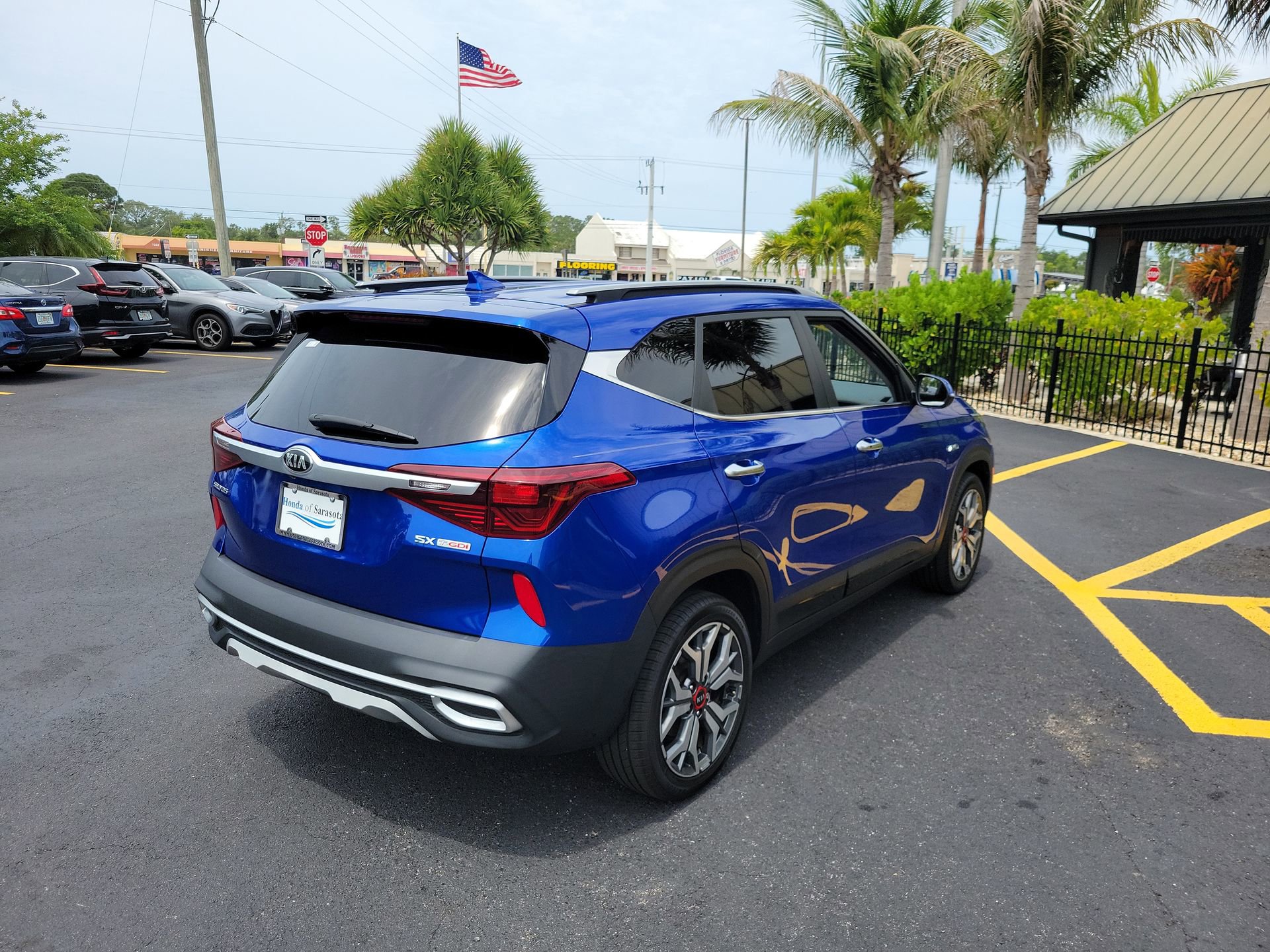 Used 2021 Kia Seltos SX w/ SX Sunroof Package AWD/4WD image 6