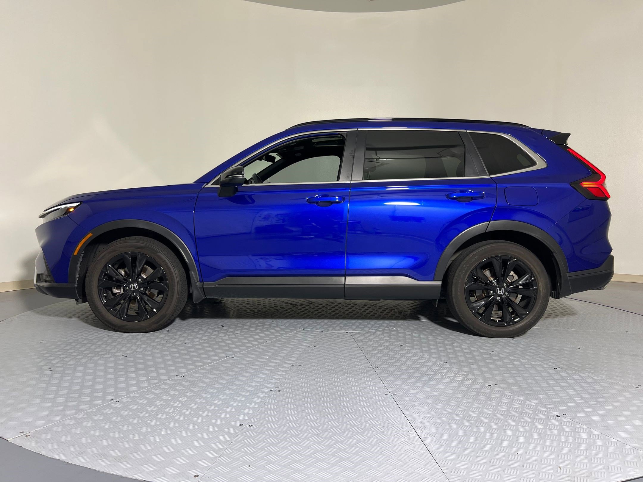 Used 2023 Honda CR-V Sport Touring image 2