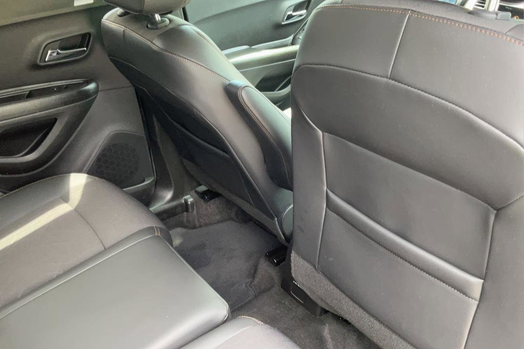 Used 2022 Chevrolet Trax LT w/ LT Convenience Package FWD image 22