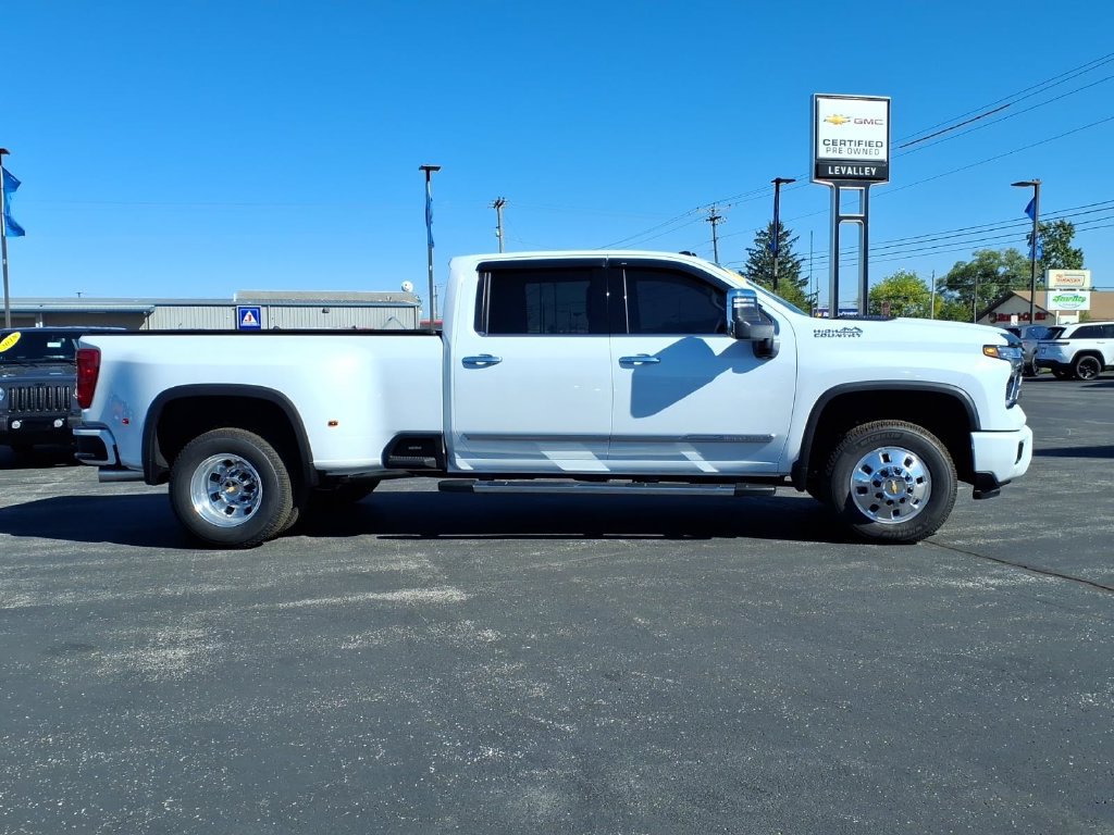 Used 2026 Chevrolet Silverado 3500 High Country w/ Technology Package AWD/4WD image 18