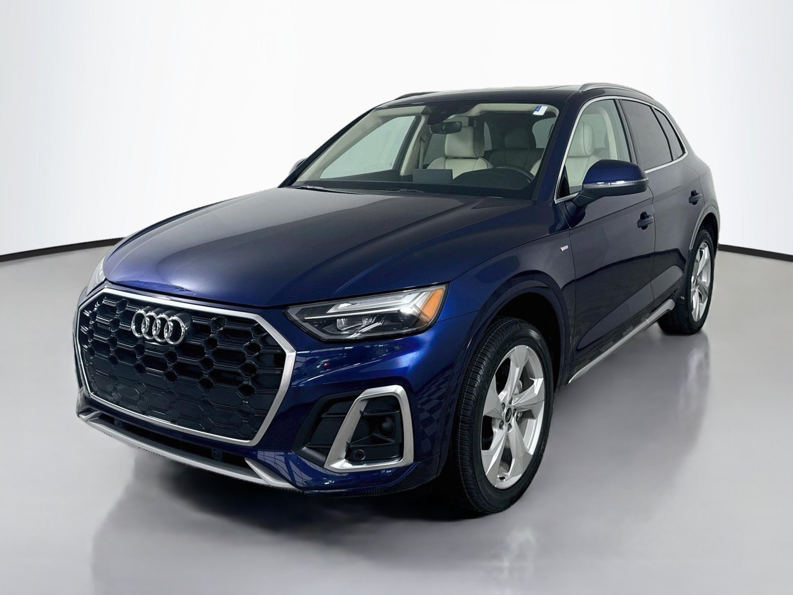Certified 2024 Audi Q5 2.0T Premium Plus w/ Premium Plus Package AWD/4WD image 1