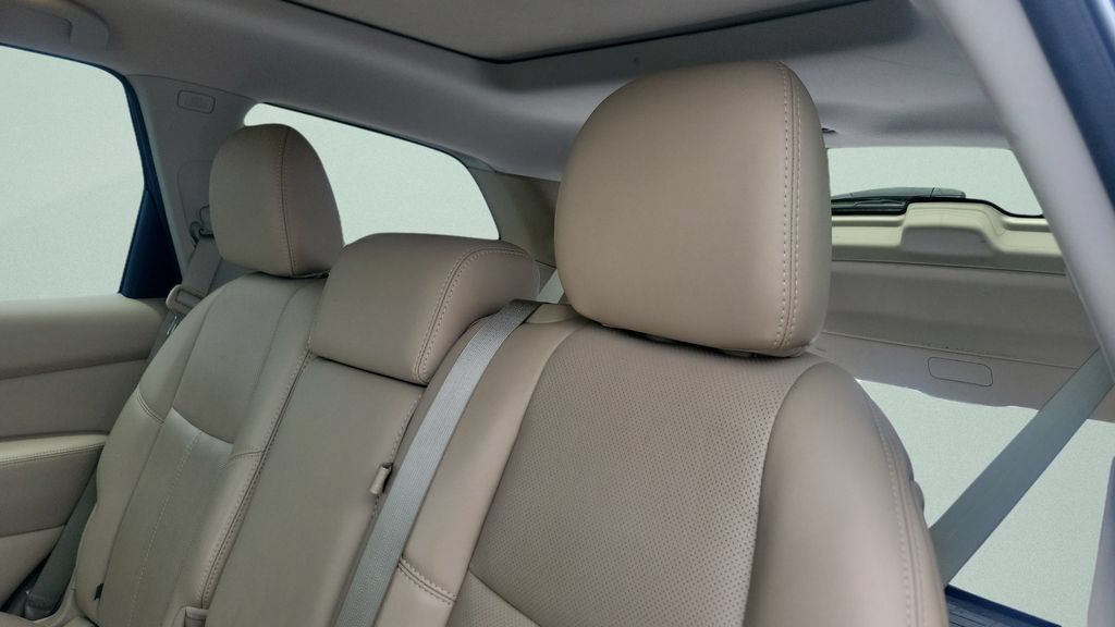 Used 2017 Nissan Pathfinder Platinum FWD image 10