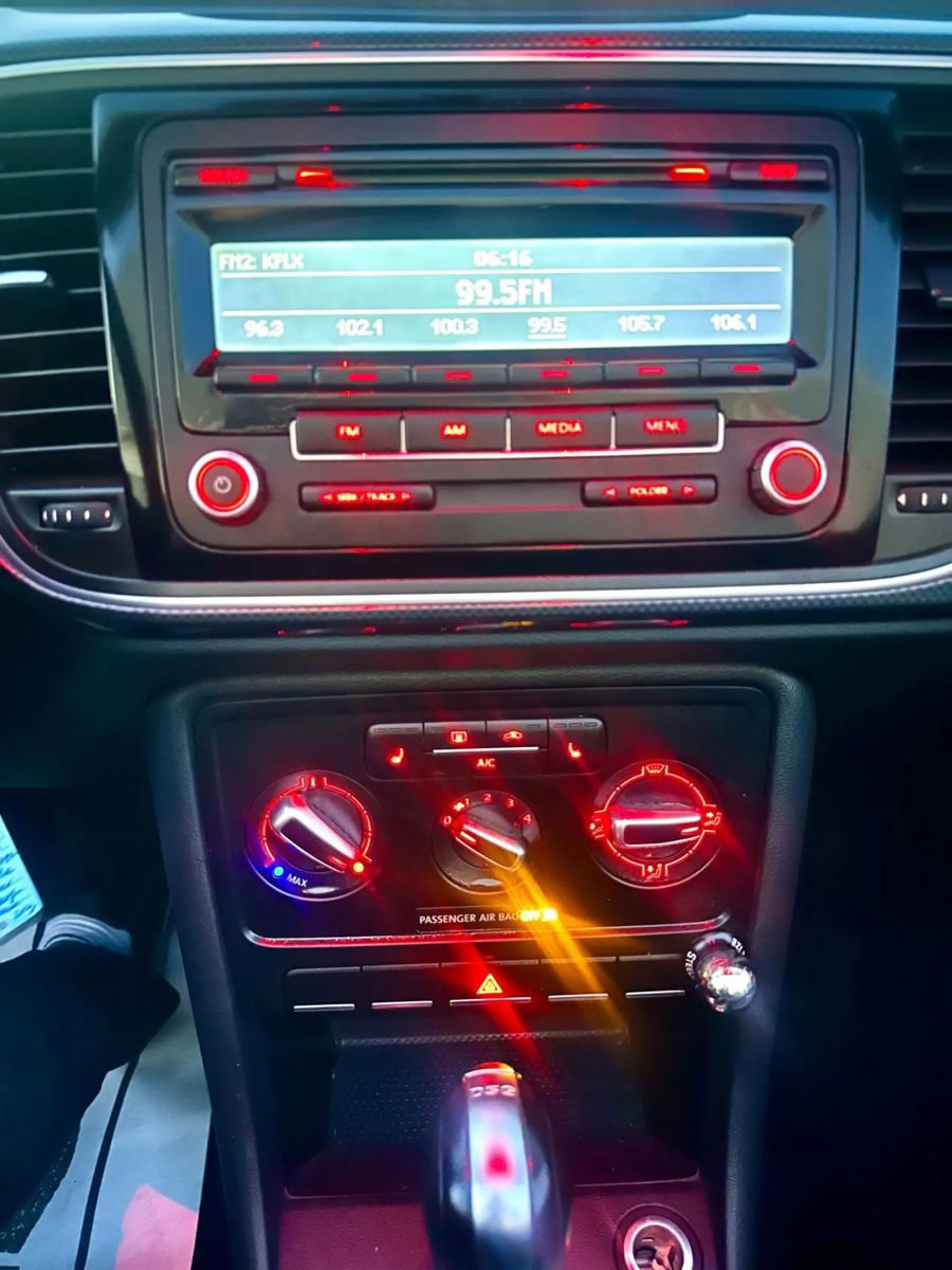 Used 2013 Volkswagen Beetle 2.0T image 25