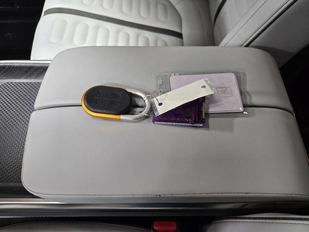 Used 2023 Rivian R1S Launch Edition image 27