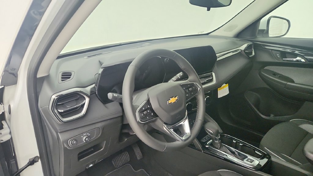 New 2026 Chevrolet TrailBlazer LT w/ LT Cold Weather Package FWD image 14