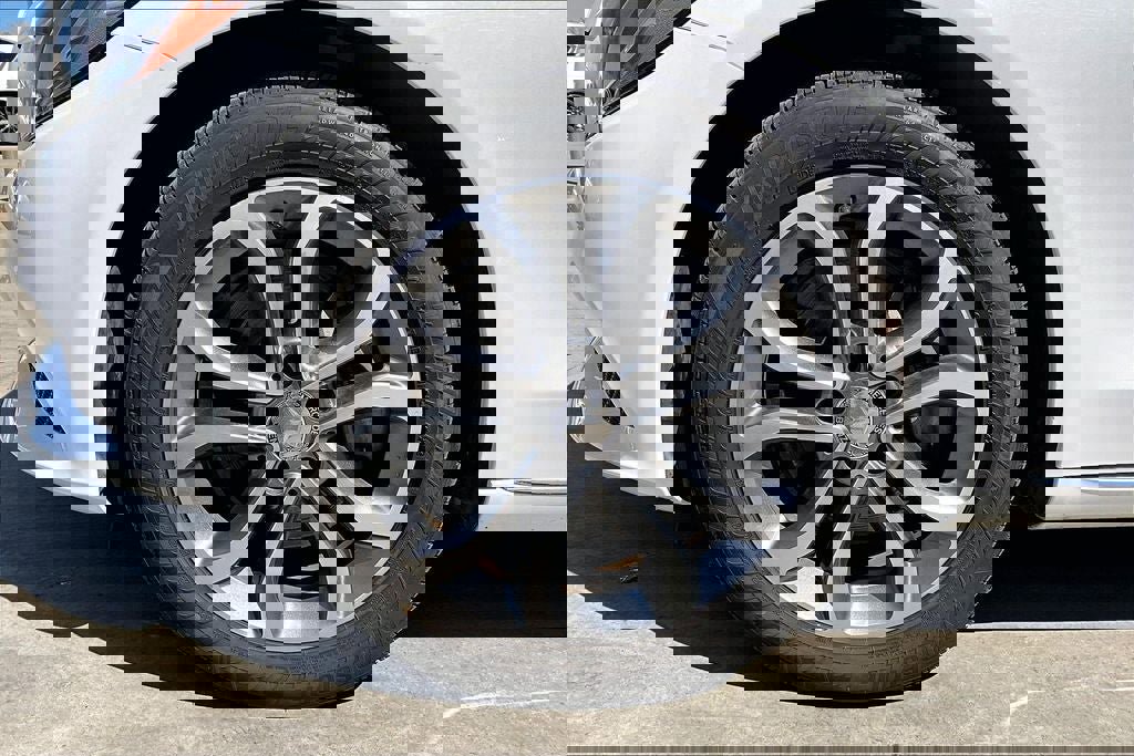 Used 2016 Mercedes-Benz C 300 Sedan image 5