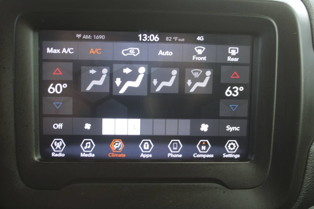 Used 2021 Jeep Renegade Latitude FWD image 40