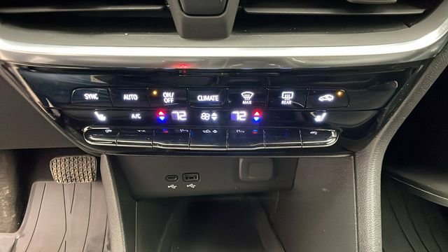 Used 2024 Buick Encore GX Avenir w/ Avenir Convenience Package image 25