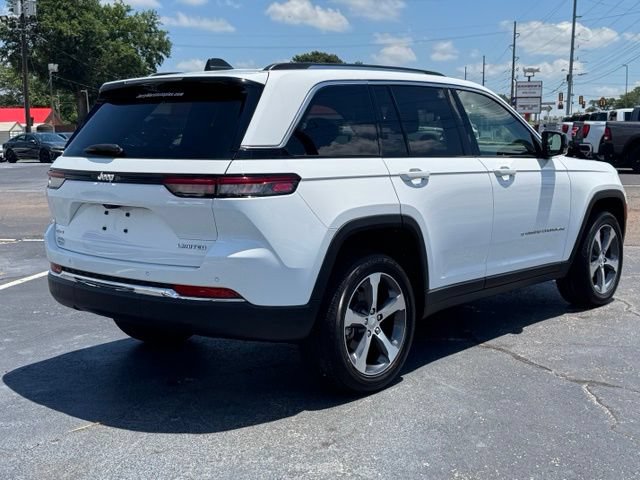 Used 2023 Jeep Grand Cherokee Limited w/ Luxury Tech Group II AWD/4WD image 5