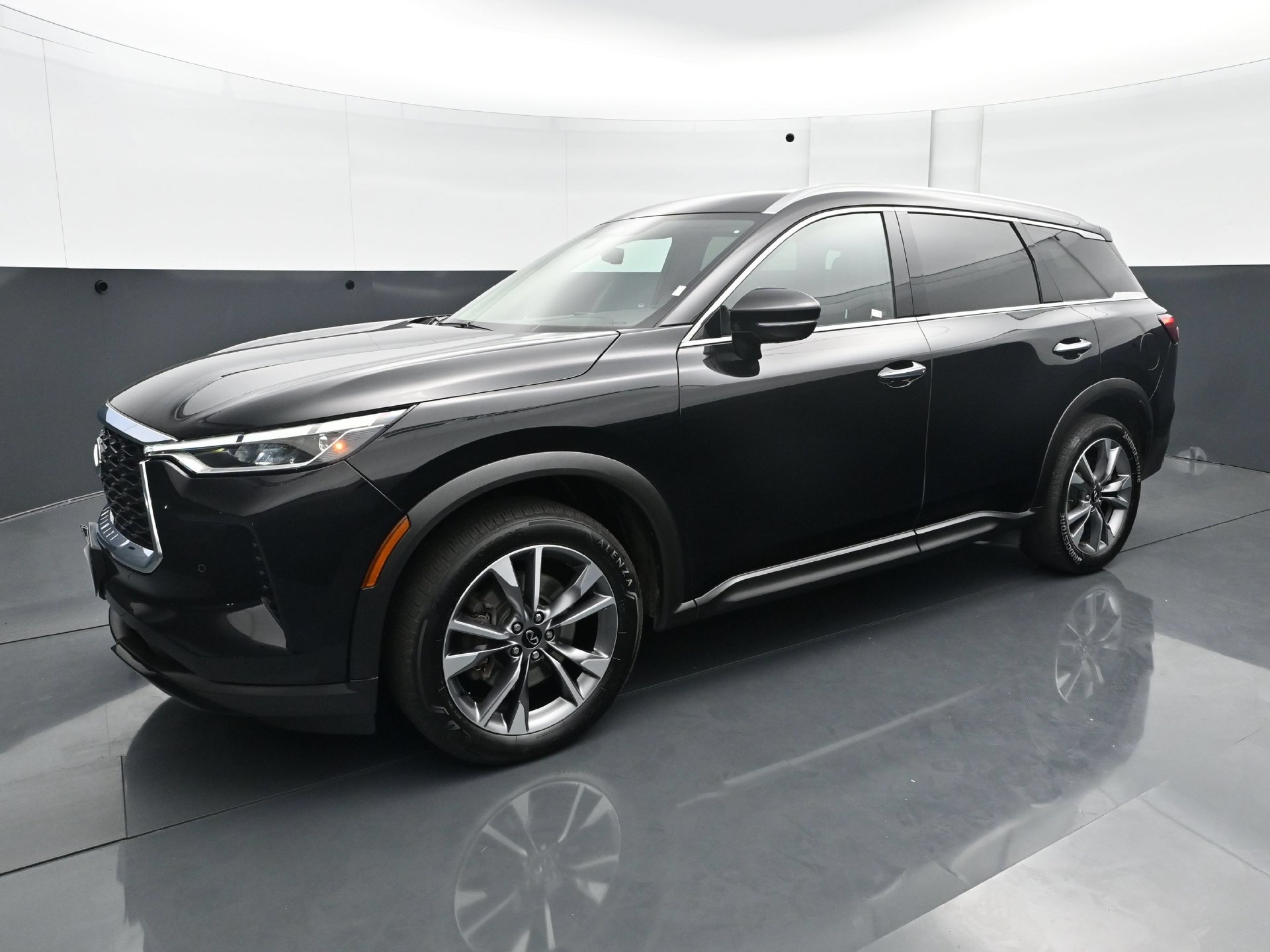 Used 2024 INFINITI QX60 Luxe AWD/4WD image 2