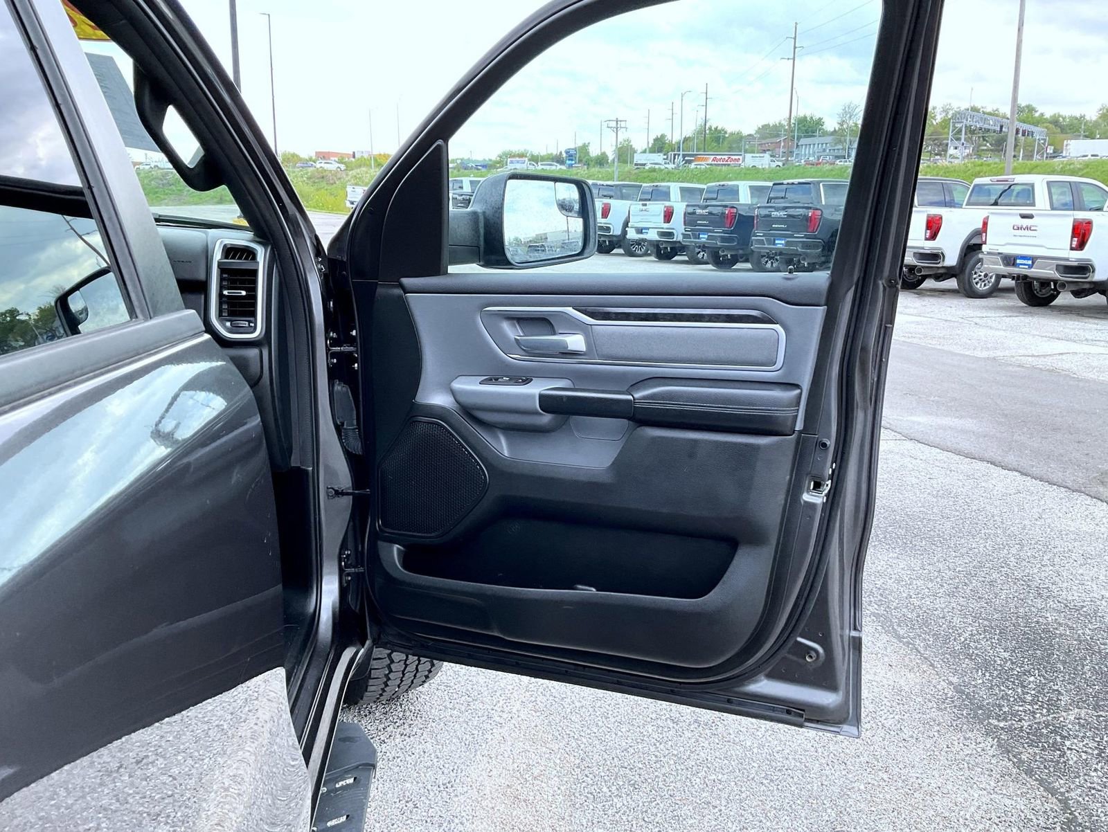 Used 2023 RAM 1500 Big Horn AWD/4WD image 17