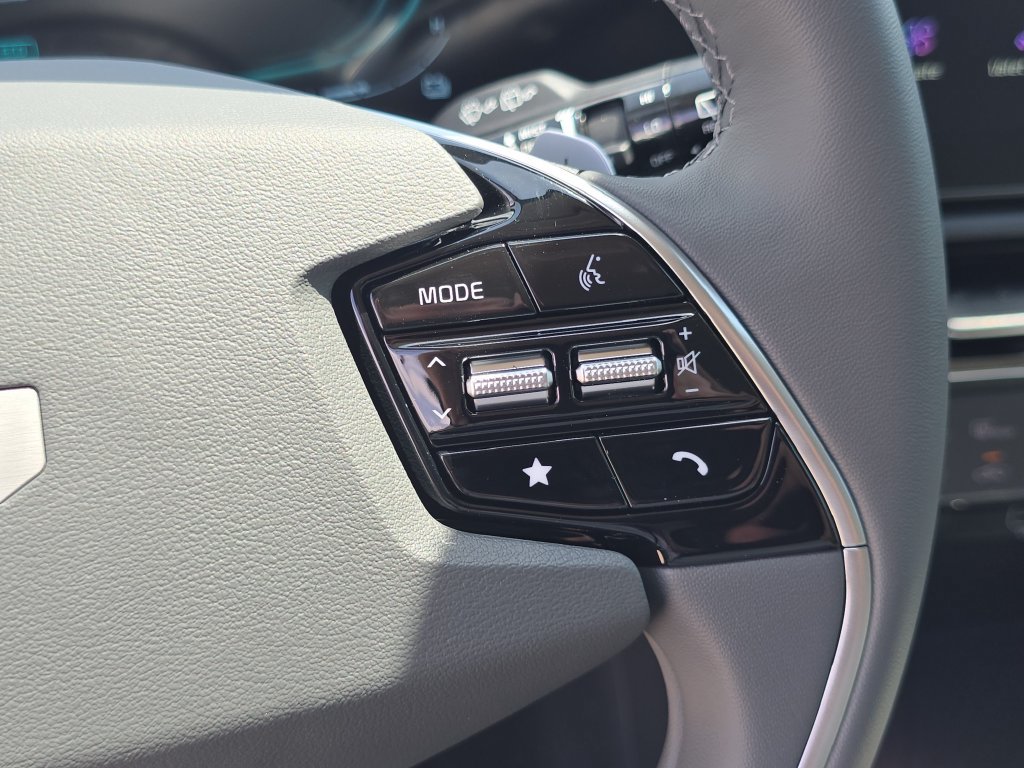 New 2026 Kia Niro EX FWD image 30
