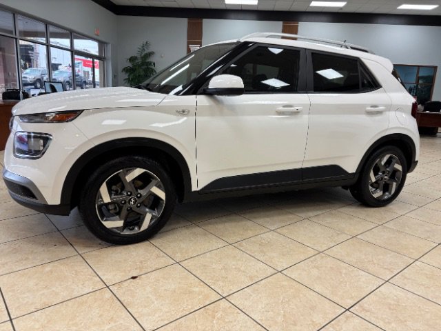 Used 2024 Hyundai Venue SEL image 4