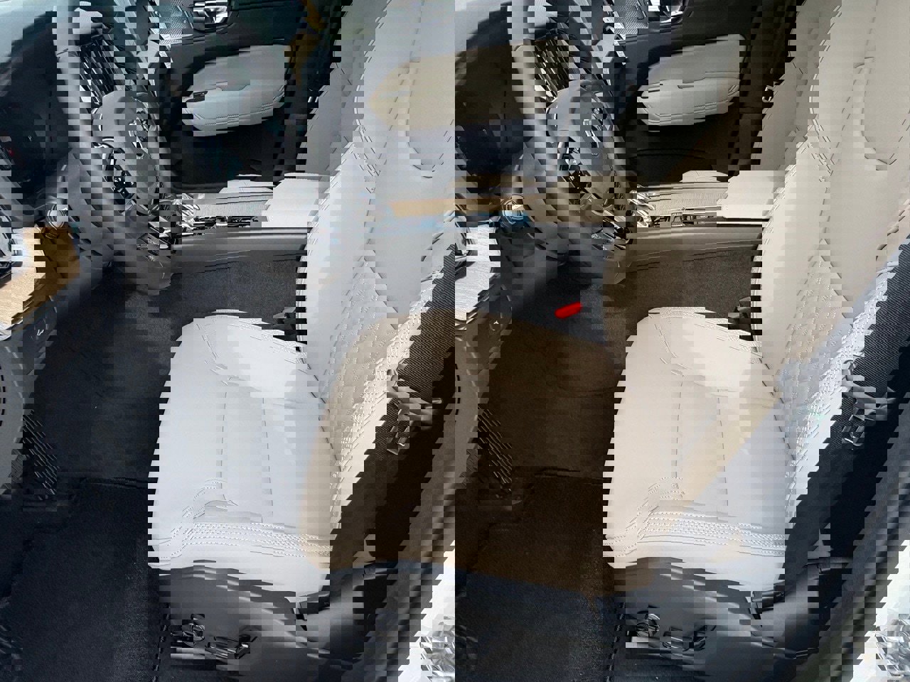 New 2026 Volvo XC60 B5 Plus w/ Protection Package Premier image 16