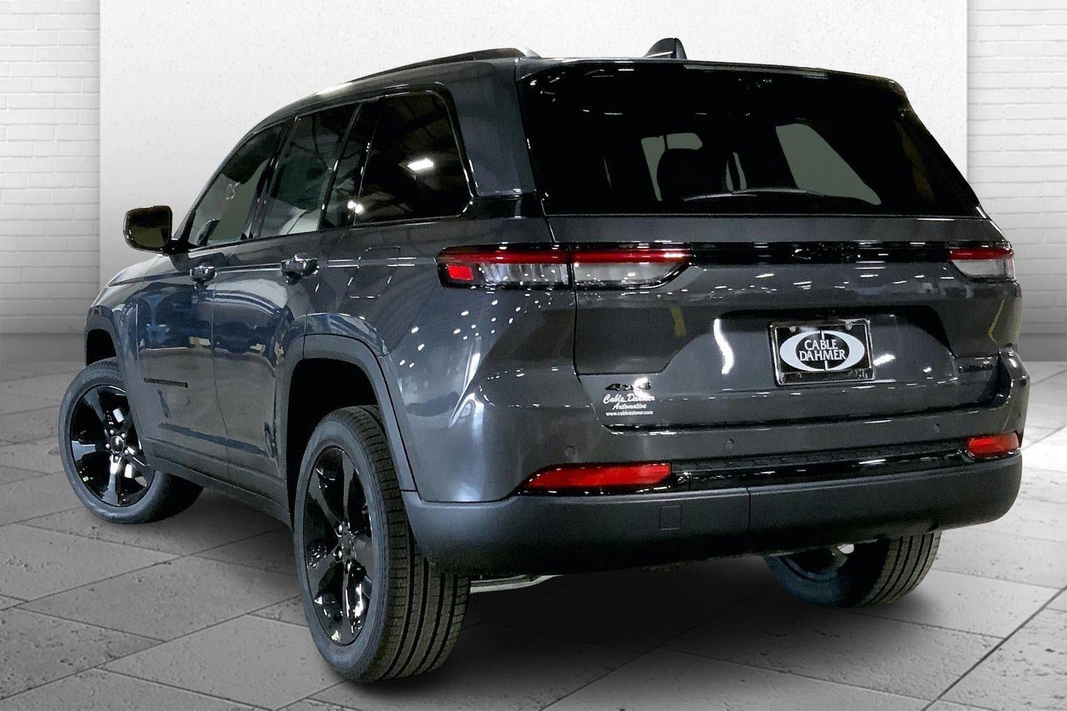 New 2025 Jeep Grand Cherokee Limited w/ Luxury Tech Group II AWD/4WD image 3