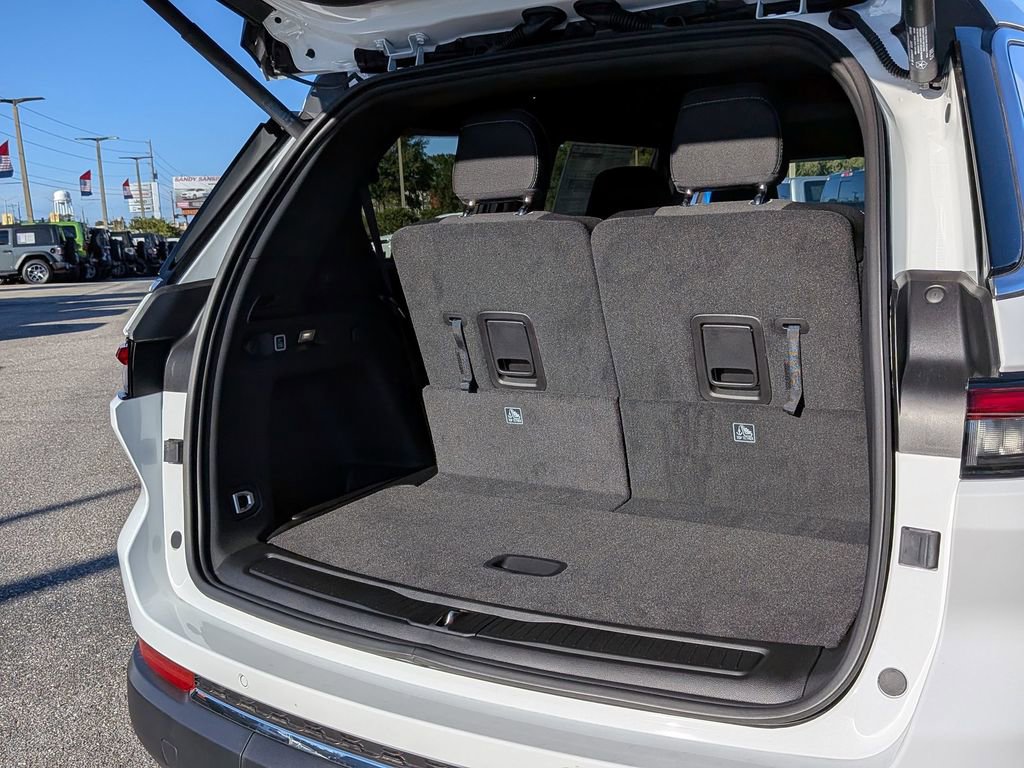 New 2025 Jeep Grand Cherokee L Laredo w/ Luxury Tech Group I image 34