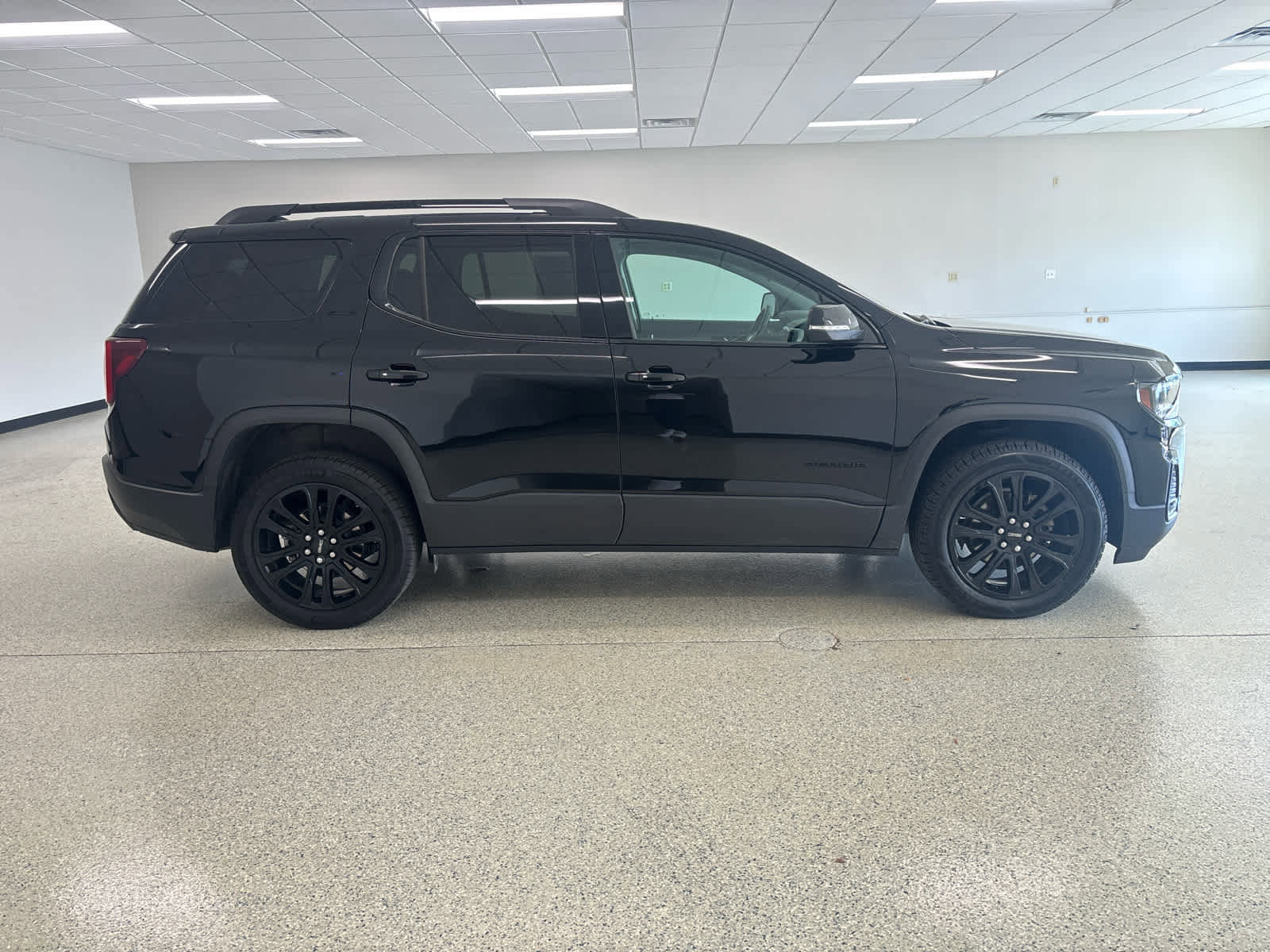 Used 2023 GMC Acadia SLE w/ Driver Convenience Package image 7