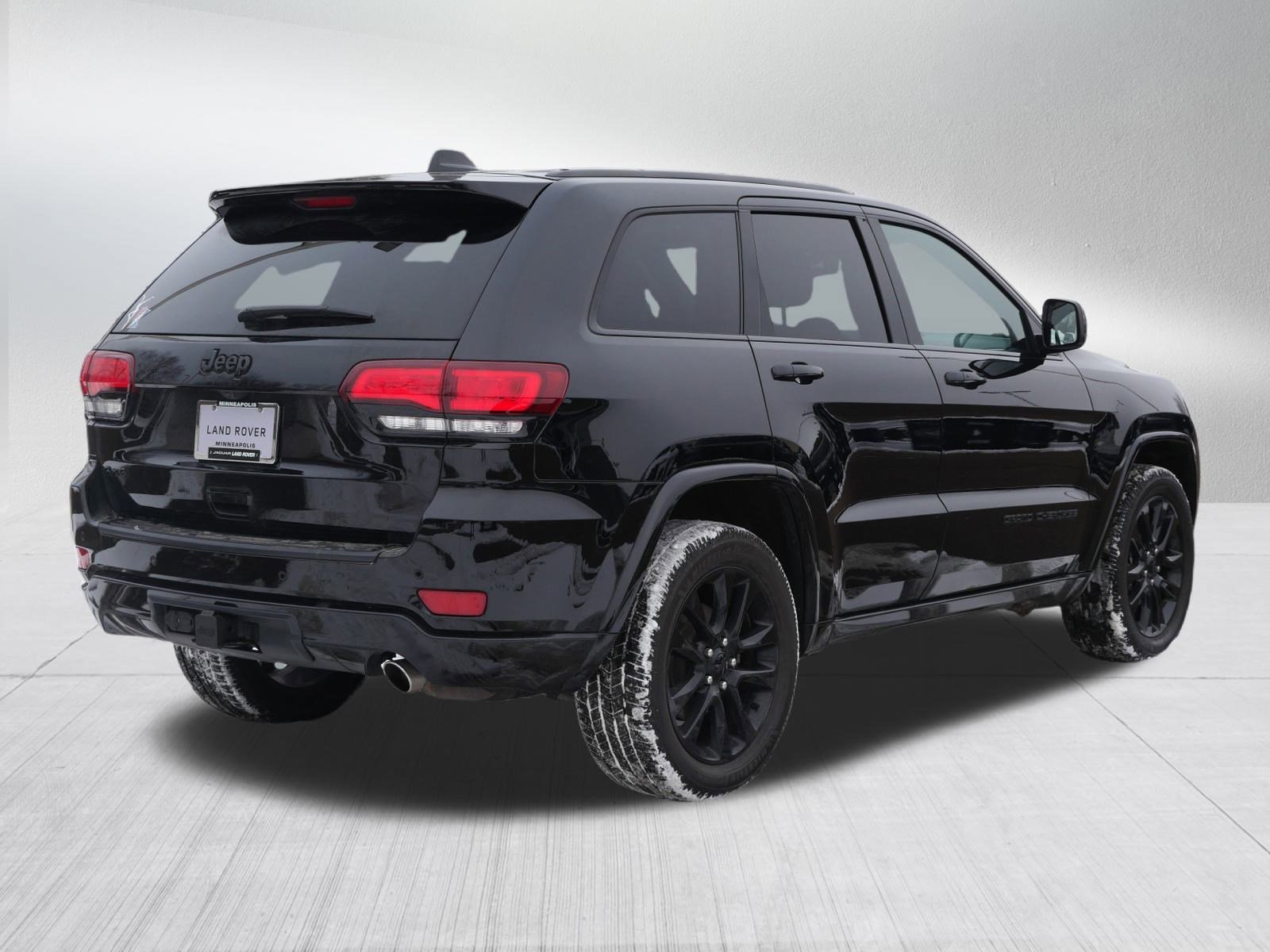 Used 2020 Jeep Grand Cherokee Altitude image 5