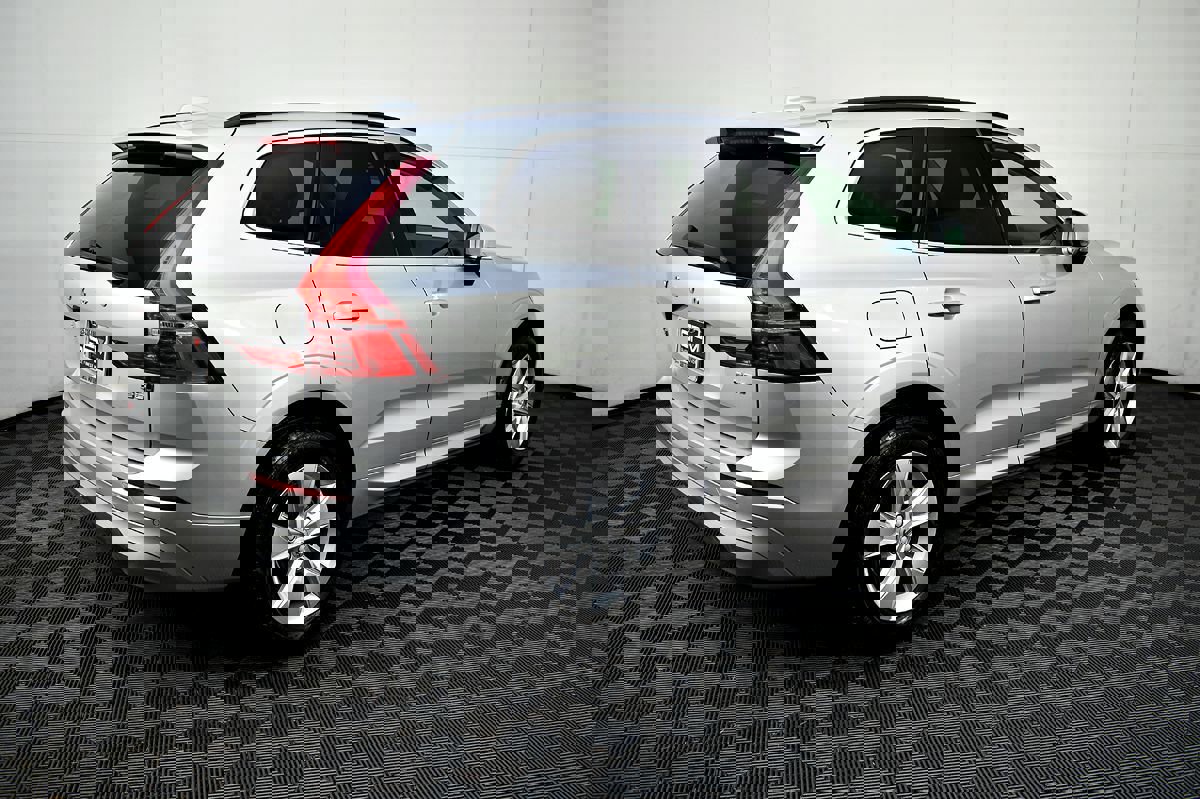 Used 2022 Volvo XC60 B5 Momentum image 7