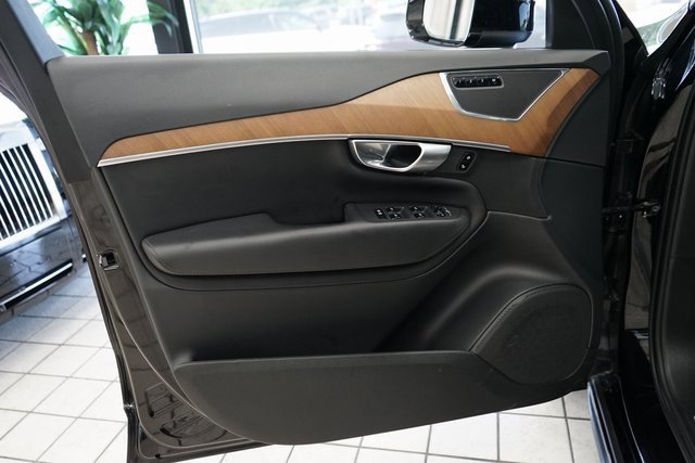 Used 2023 Volvo XC90 B6 Plus image 25