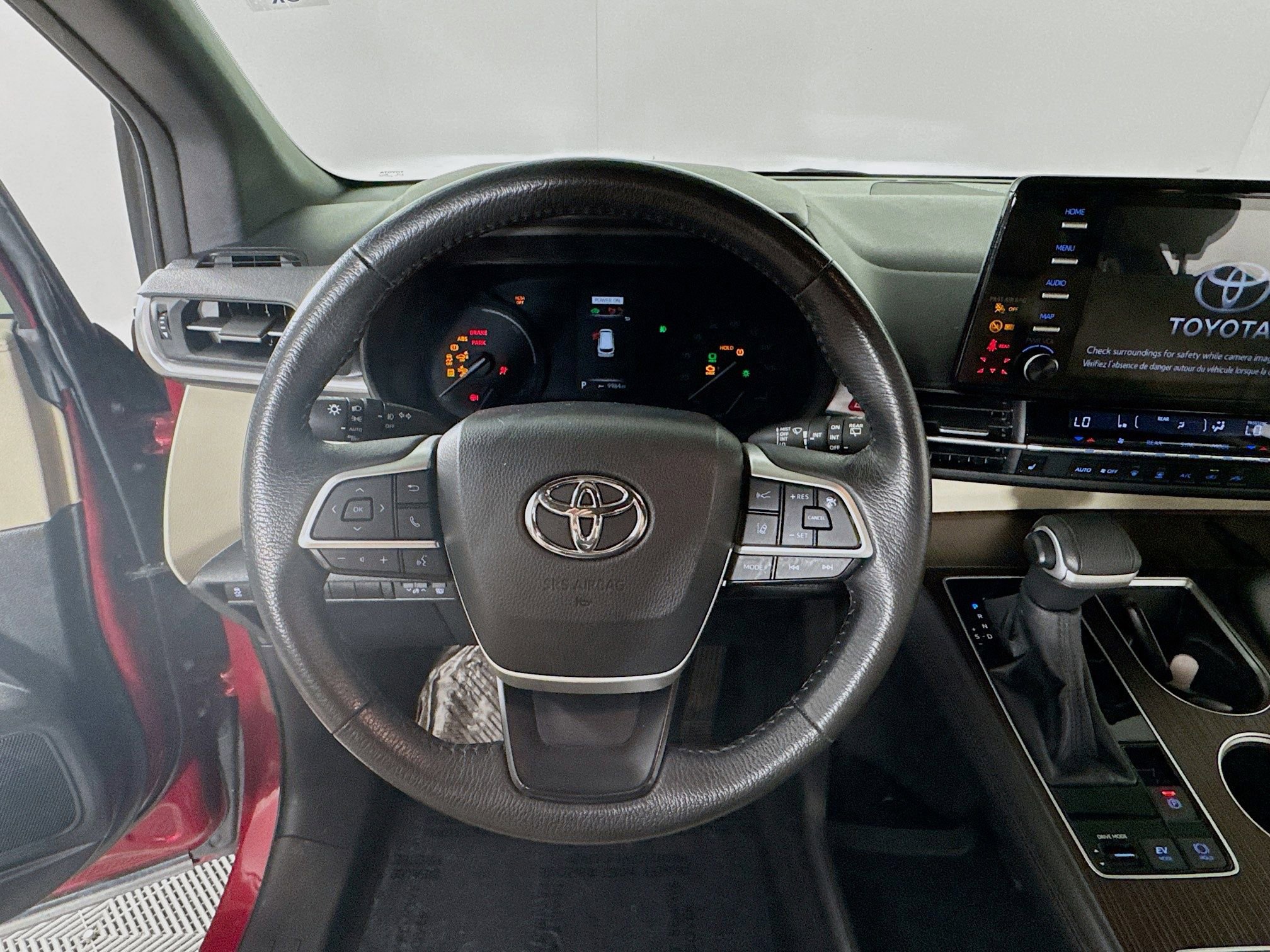 Certified 2024 Toyota Sienna XLE FWD image 13