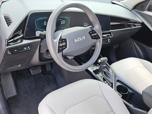 Used 2023 Kia Niro EX FWD image 9