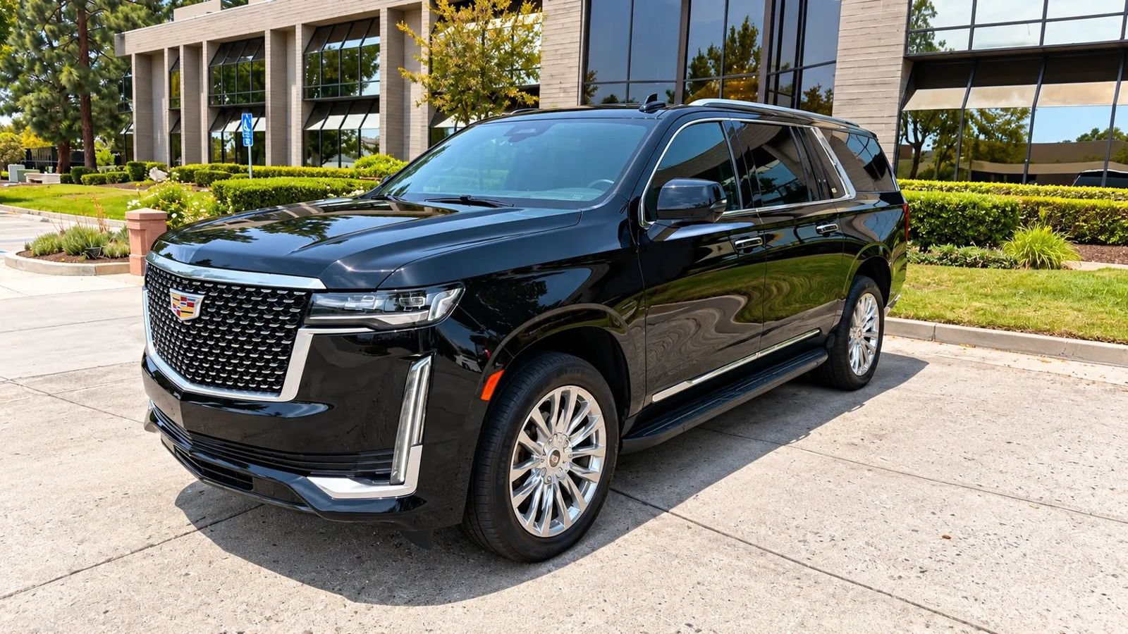 Used 2023 Cadillac Escalade ESV Premium Luxury RWD image 3