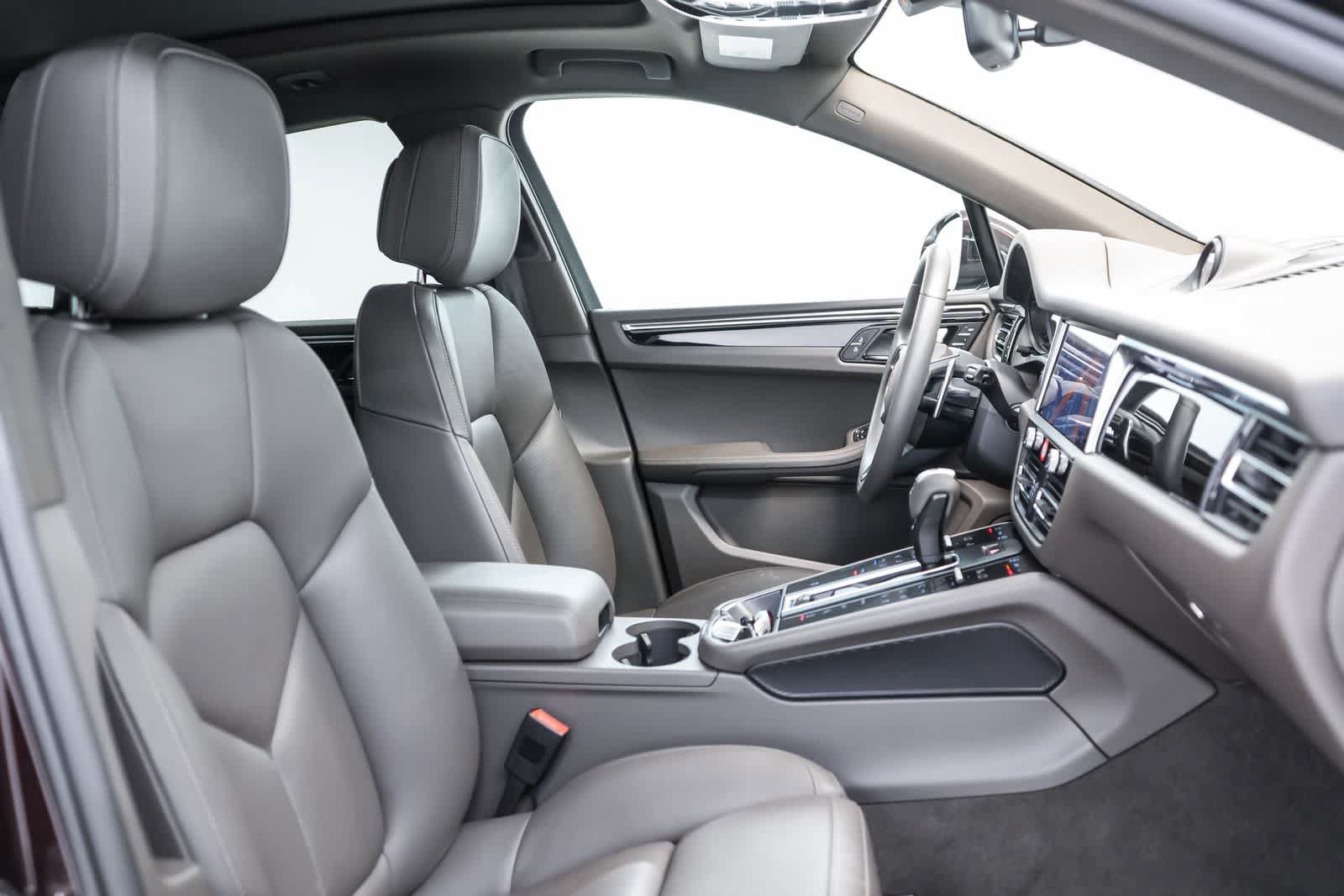 Certified 2024 Porsche Macan AWD/4WD image 21