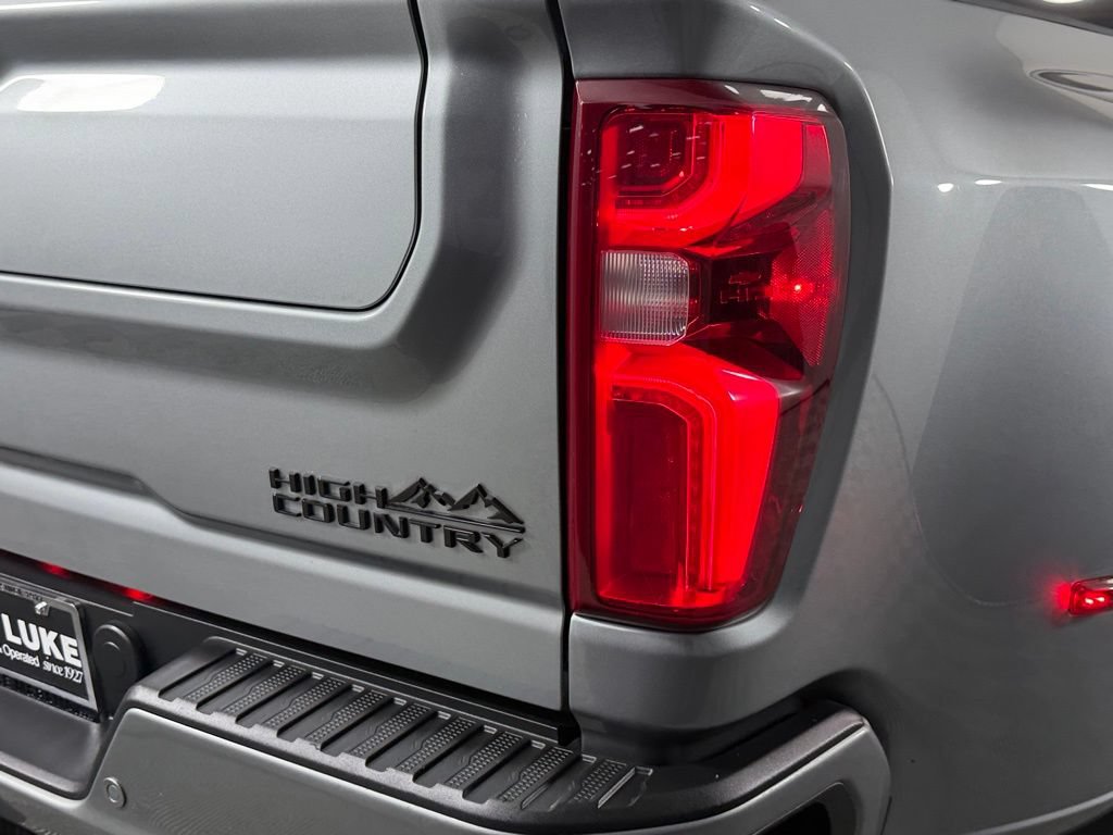 Used 2024 Chevrolet Silverado 3500 High Country w/ Technology Package AWD/4WD image 12