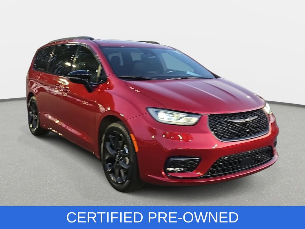 Used 2025 Chrysler Pacifica Limited image 3