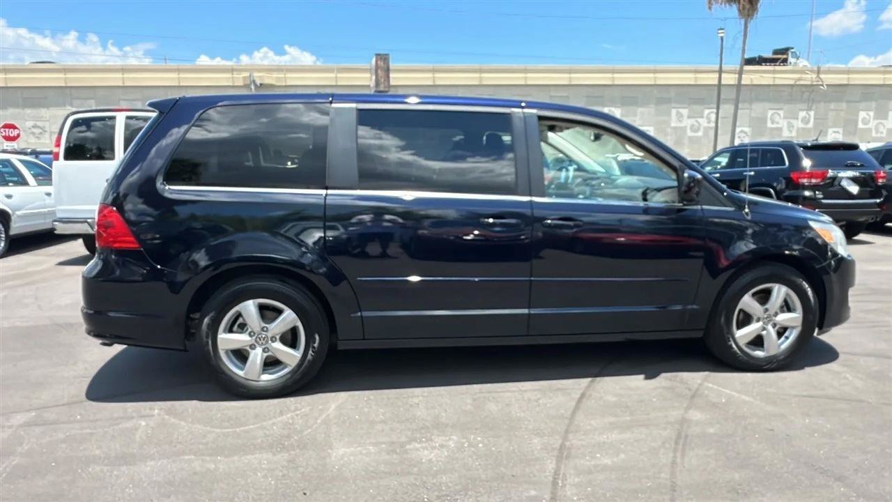Used 2010 Volkswagen Routan SE FWD image 7