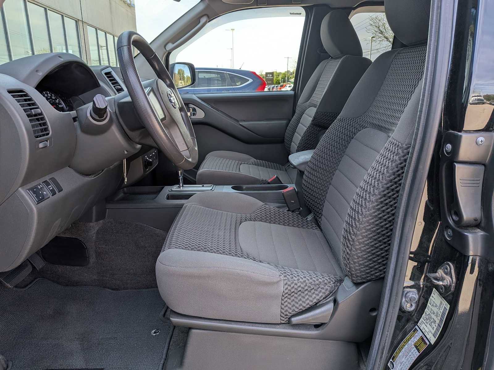 Used 2011 Nissan Frontier SV AWD/4WD image 14