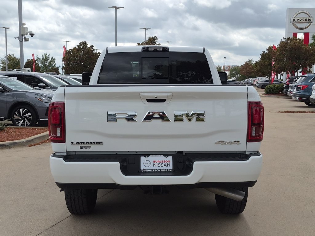 Used 2025 RAM 3500 Laramie AWD/4WD image 3