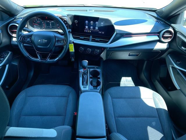 Used 2025 Chevrolet Trax RS FWD image 19