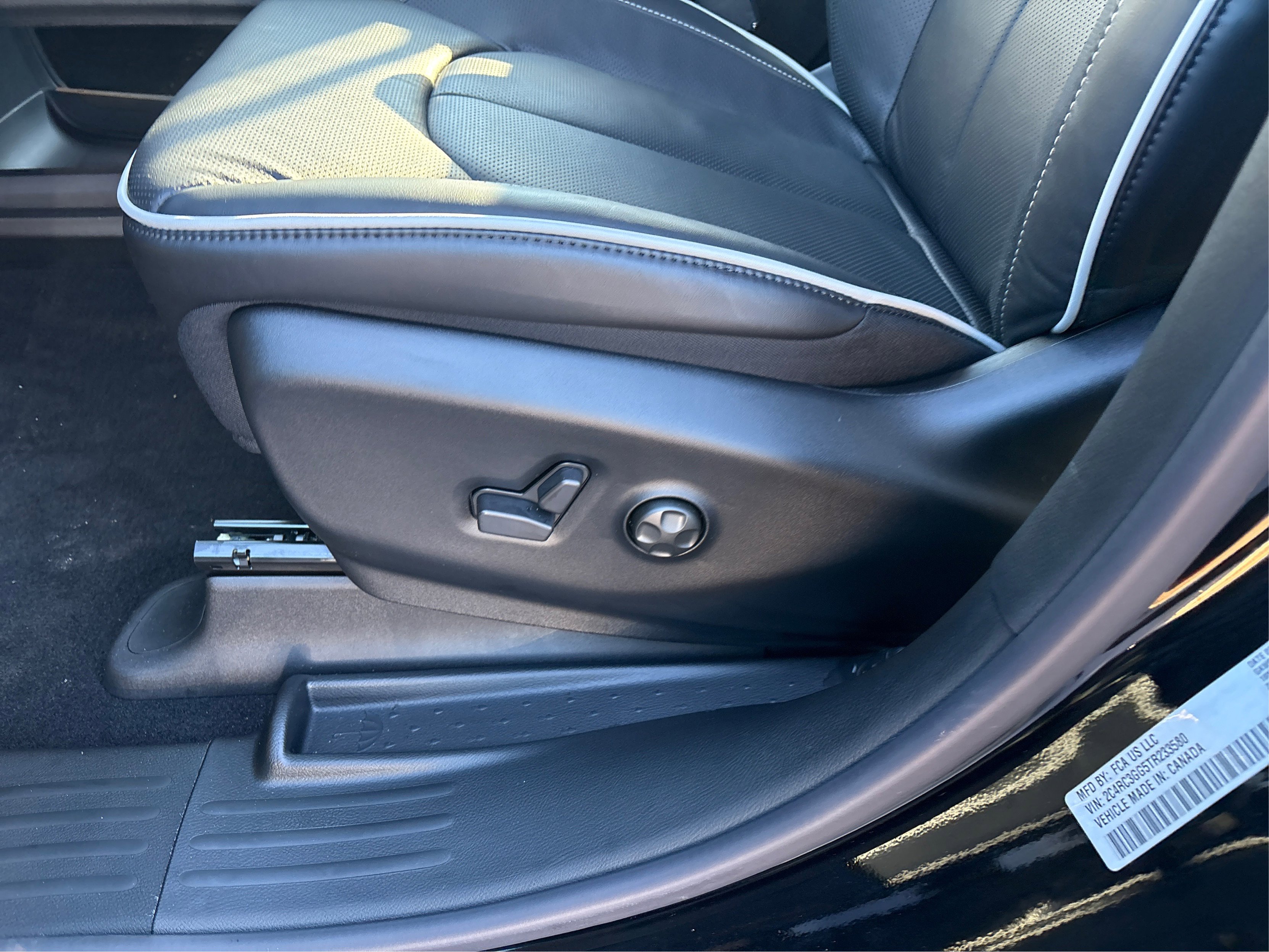 New 2026 Chrysler Pacifica Limited image 19