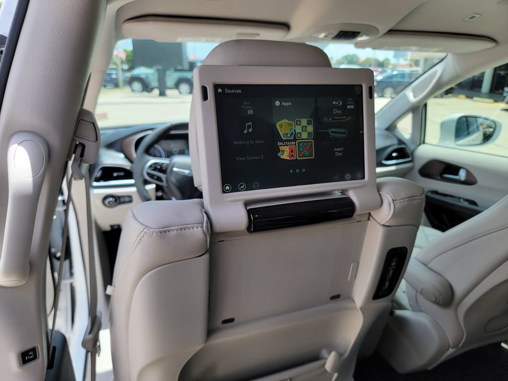 Used 2018 Chrysler Pacifica Touring-L Plus w/ Advanced Safetytec Group FWD image 20
