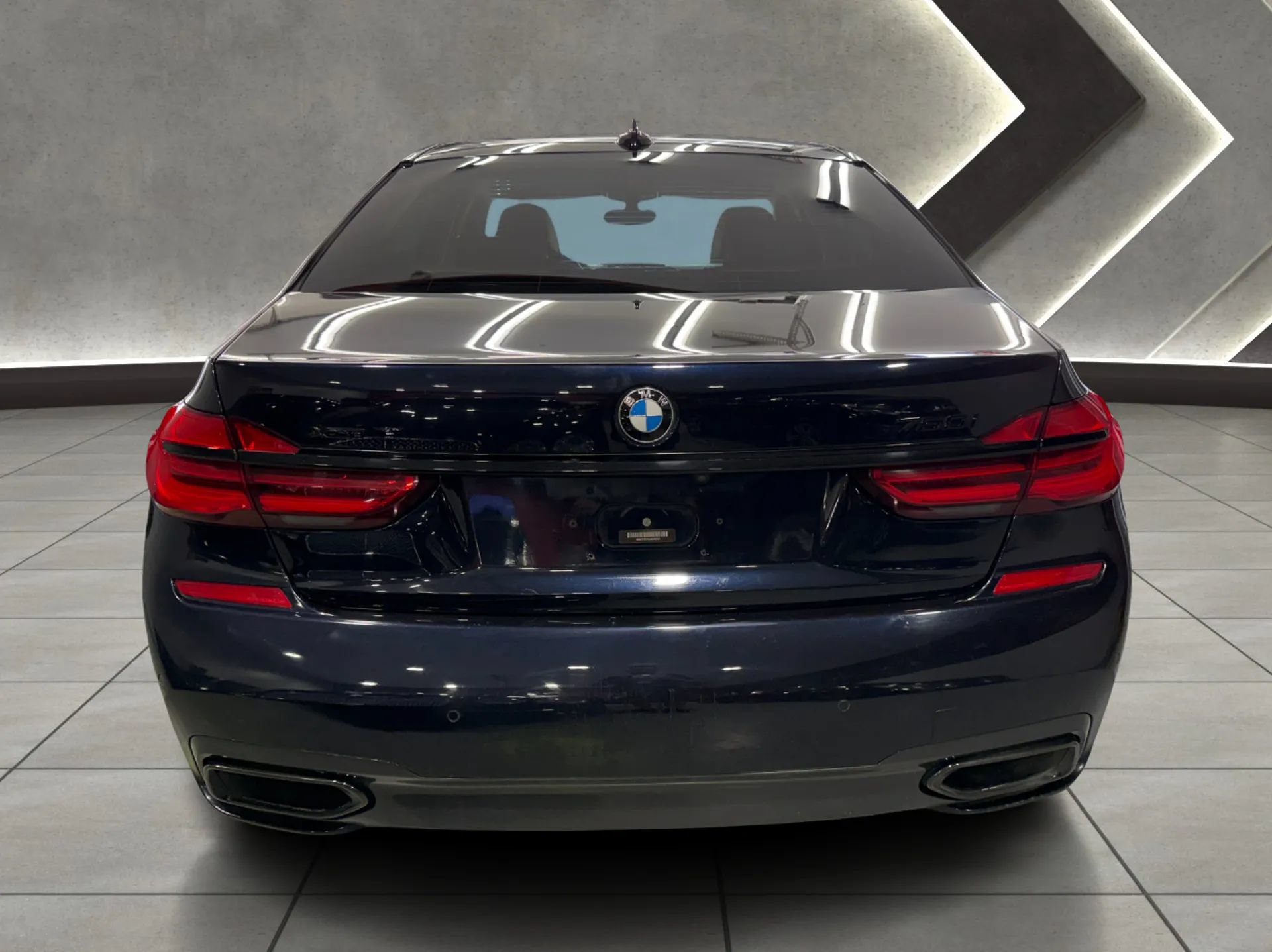 Used 2018 BMW 750i xDrive AWD/4WD image 4
