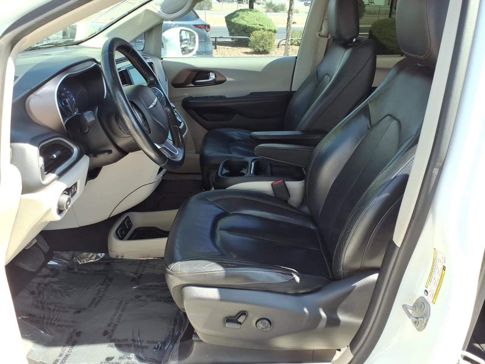 Used 2019 Chrysler Pacifica Touring-L image 11