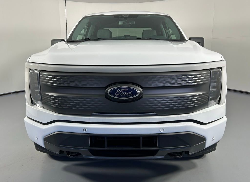 Used 2022 Ford F150 Lightning XLT image 2
