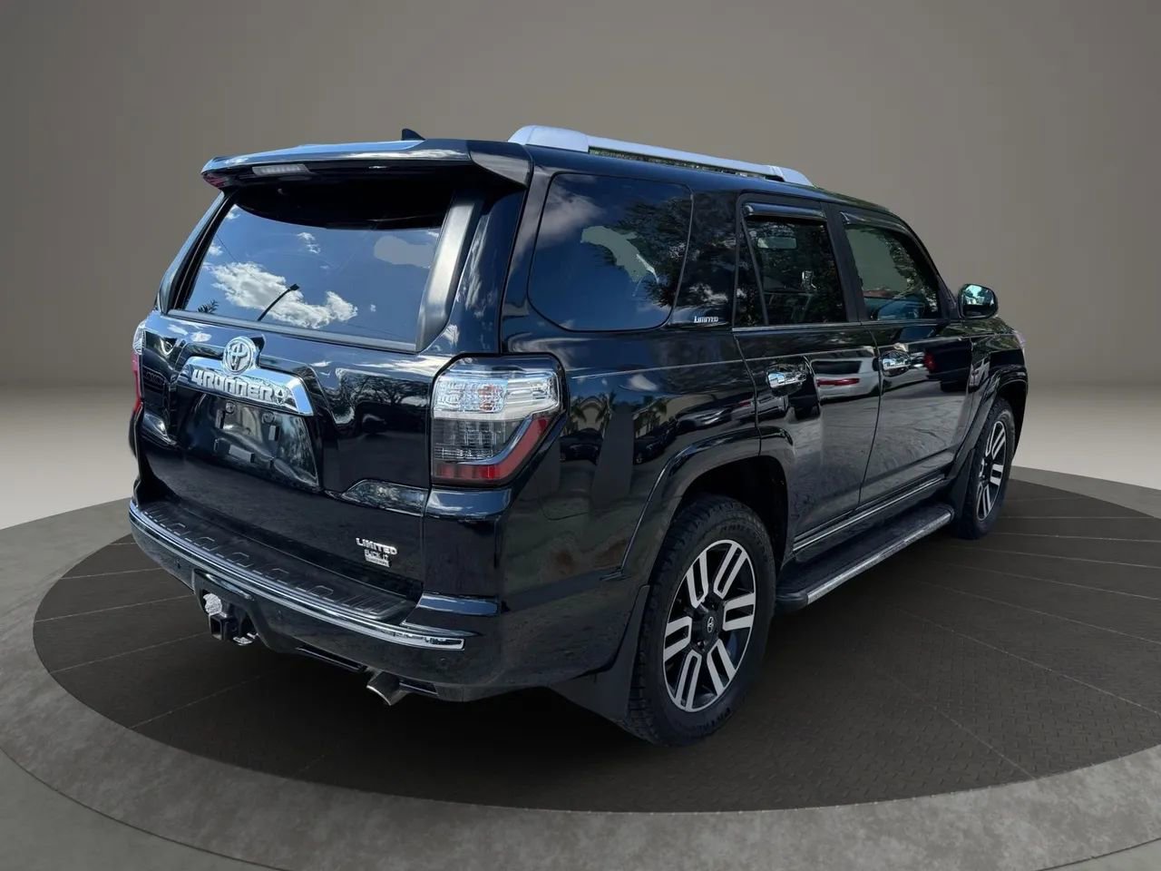 Used 2018 Toyota 4Runner Limited AWD/4WD image 5