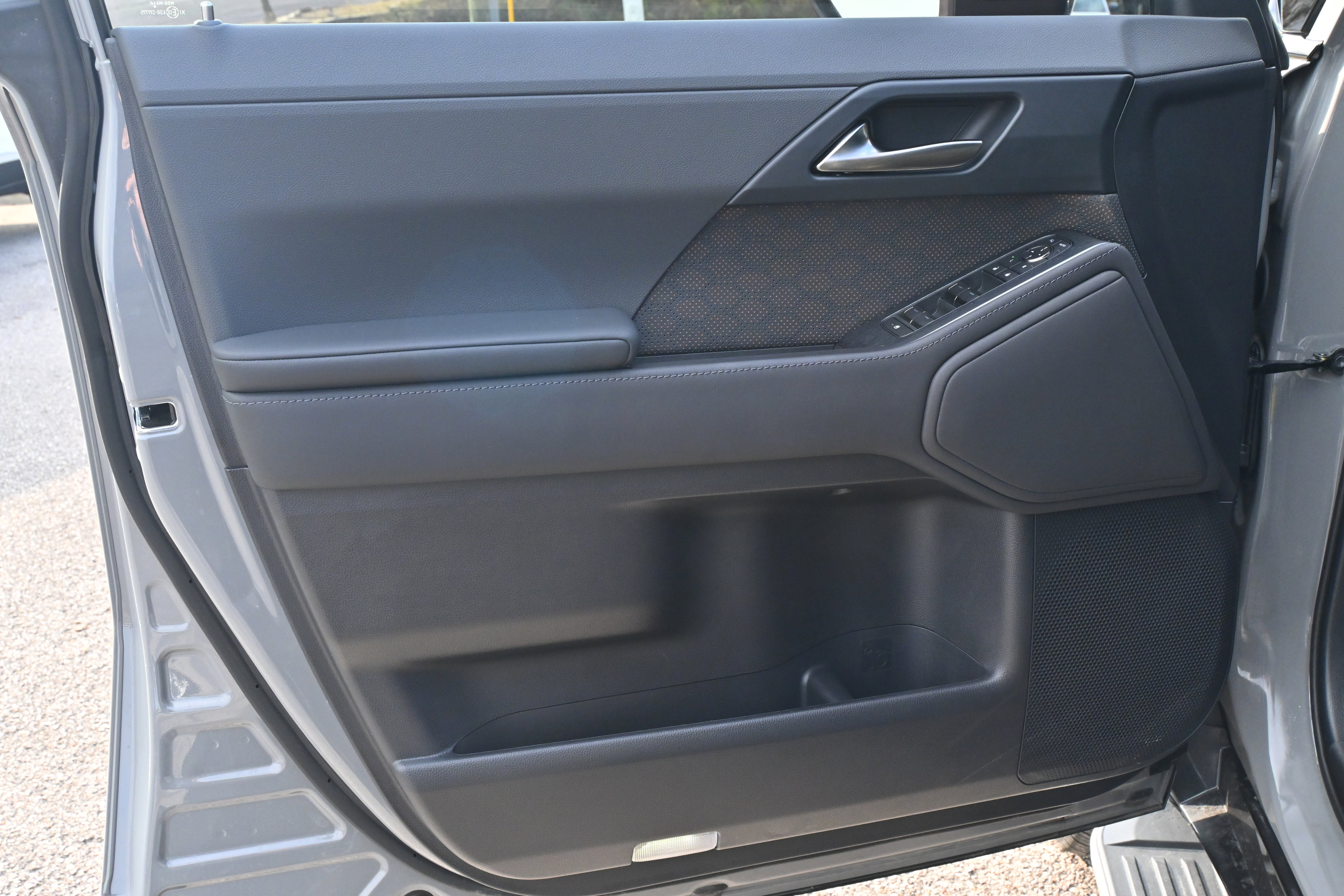 Used 2025 Lexus GX 550 w/ Accessory Package (2T) image 29