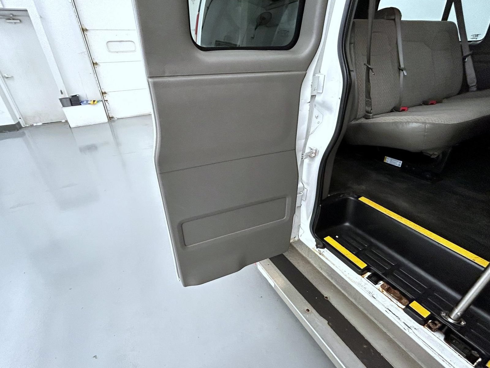Used 2015 Chevrolet Express 3500 LT w/ LT Preferred Equipment Group RWD image 21
