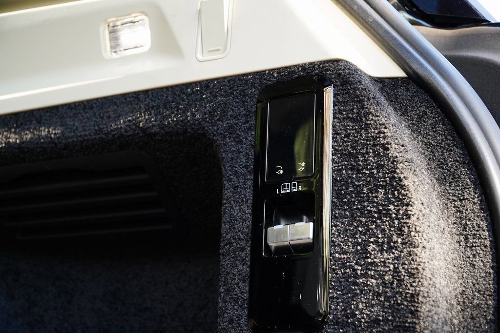 Used 2023 Land Rover Range Rover SE image 35