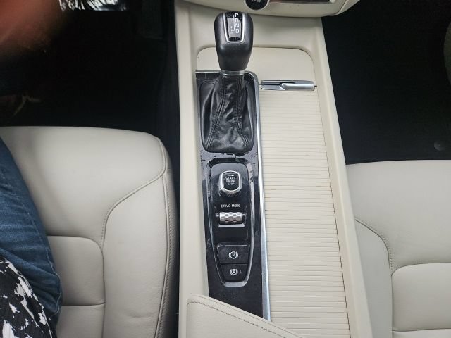 Used 2020 Volvo XC60 T5 Momentum FWD image 27