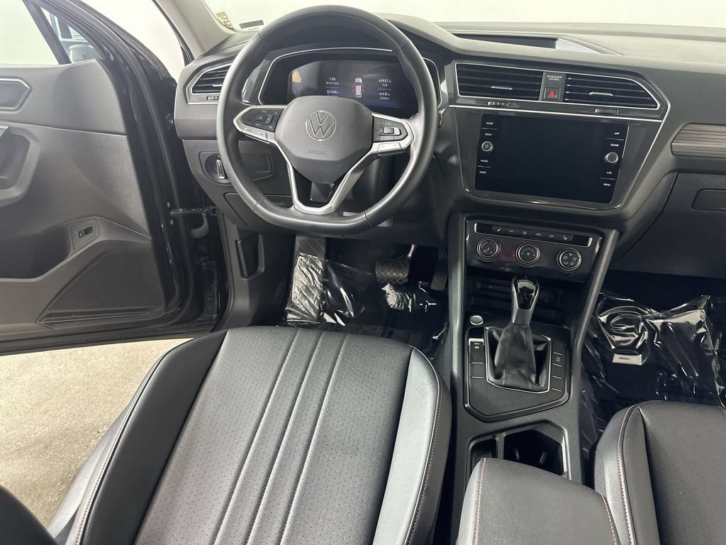 Used 2024 Volkswagen Tiguan SE FWD image 17