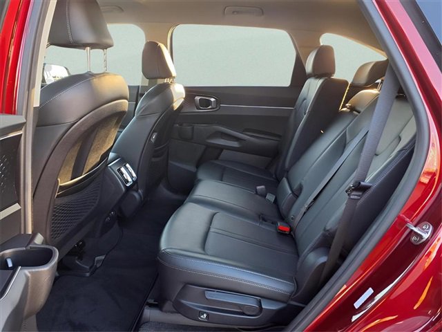 Used 2021 Kia Sorento S image 12